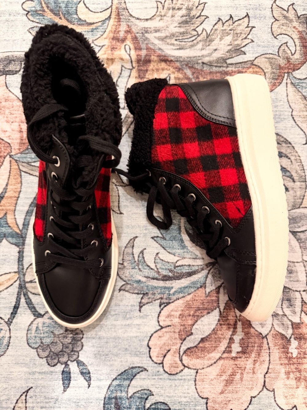New! Marc Fisher Sherpa Red Black High Top Sneaker Boot smoke/pet free home